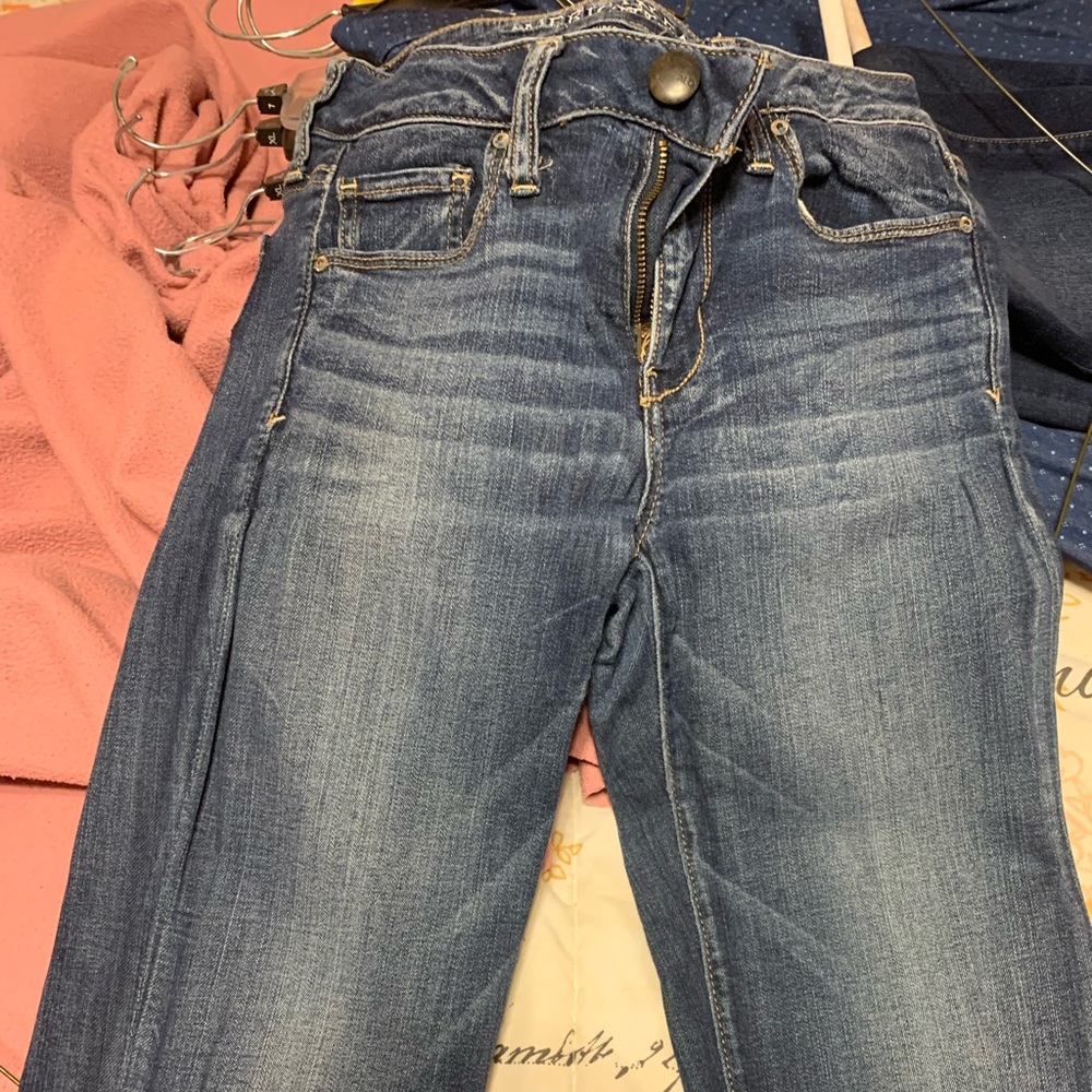 “Super super stretch” American Eagle blue jeans.